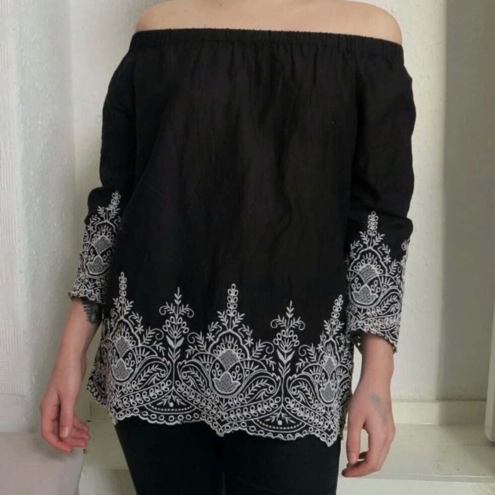 Chelsea & Theodore Off-the-Shoulder Black and White Boho Embroidered Top